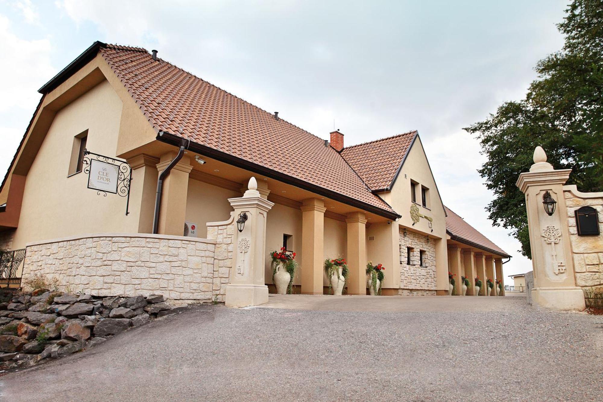 Hotel Zlaty Klucik - Golden Key With Luxury Spa Nitra Exterior foto